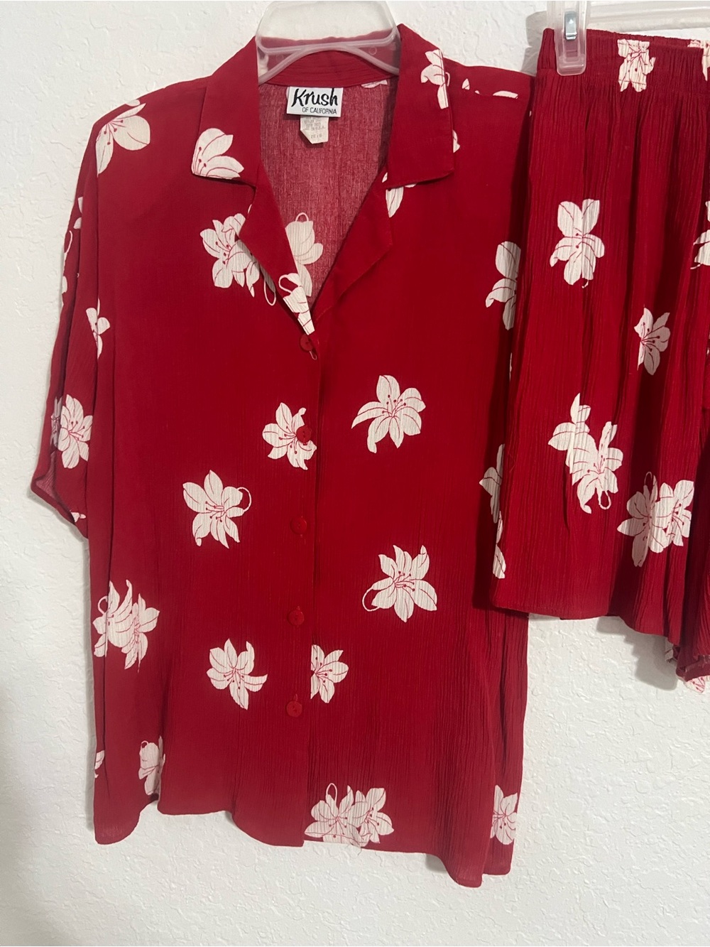 California Krush Red Floral Two Piece Short /Shirt Set Small Short Sleeve #781 - Picture 2 of 7